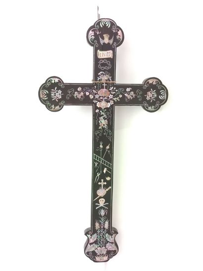 Apostolic cross in rosewood with inlaid flowers...