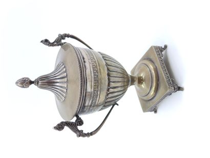 SUCRIER en argent 800, sur piedouche et socle...