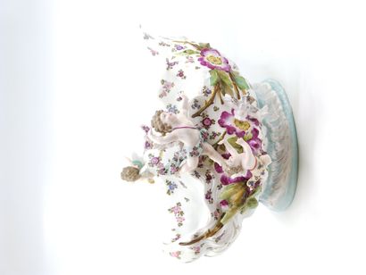 MEISSEN

COUPE en porcelaine polychrome à...