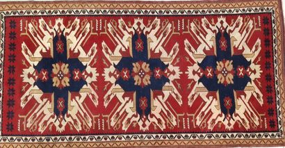 TAPIS en laine fond rouge

Dim : 2m 19 x...