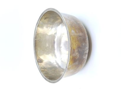 INTERIEUR de plat rond en argent

Poinçon...