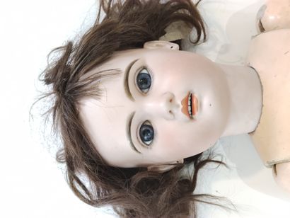 POUPEE, tête en porcelaine, yeux en sulfure...