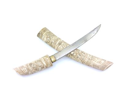 JAPAN. Carved bone tanto, the semi-curved...