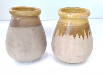 DEUX jarres en terre cuite à glaçure marron

Epoque...