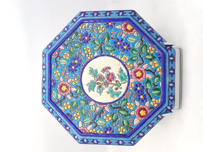 LONGWY

Octagonal earthenware and polychrome...