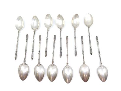 ENSEMBLE de douze cuillères à café en argent,...