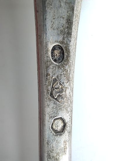 CINQ cuillères de table modèle uniplat en...