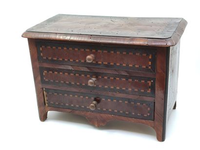TRAVAIL FRANCAIS du XIXème SIECLE

Commode...