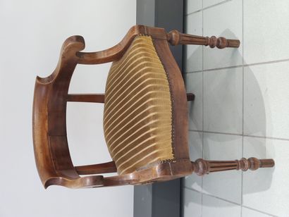 FAUTEUIL de bureau en noyer et placage de...