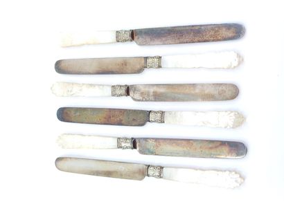 English work XIXth century

Six dessert knives...