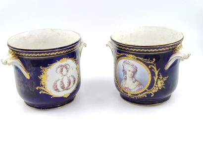 SEVRES 

Paire de rafraichissoirs en faïence...