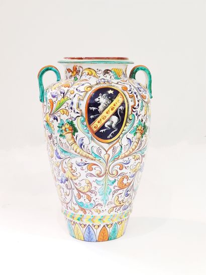 ITALIE

Grand vase renflé en faience polychrome...