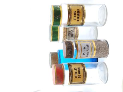 Lot de CINQ POTS à pharmacie en verre soufflé...