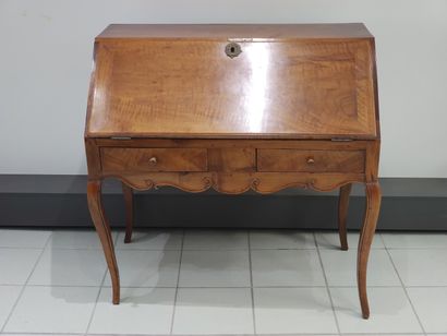 Louis XV style sloping desk in walnut opening...
