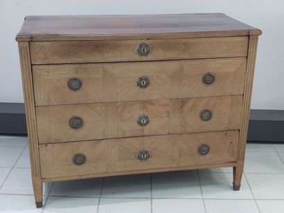 COMMODE rectangulaire de style Louis XVI...