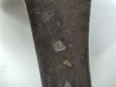 DEUX louches en argent modele uniplat monogrammées

Poinçon...