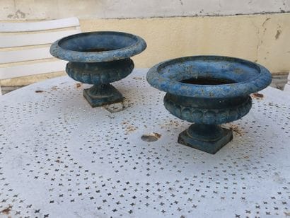 Paire de petites vasques Médicis rondes en...