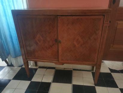BUFFET en bois de placage de rose ouvrant...