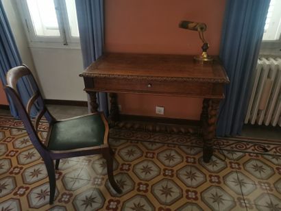 Bureau plat en chene moulure et sculpté,...