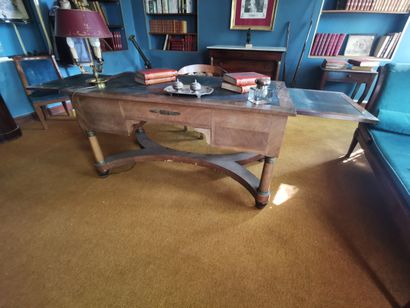 BUREAU plat de style Empire en noyer et placage...