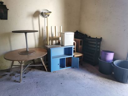 Ensemble de petit meubles comprenant

Bibus,...
