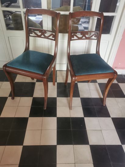 Suite de 6 chaises en acajou à dossier à...