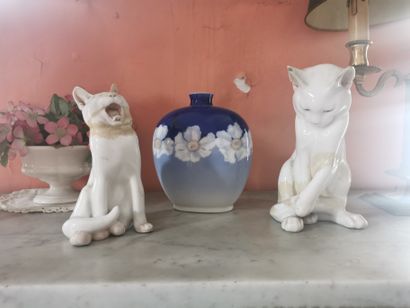 ROYAL COPENHAGUE

Deux chats en porcelaine...