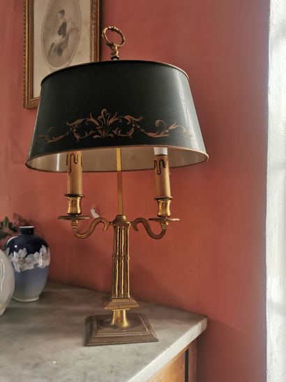 LAMPE bouillote, piètement en bronze doré,...