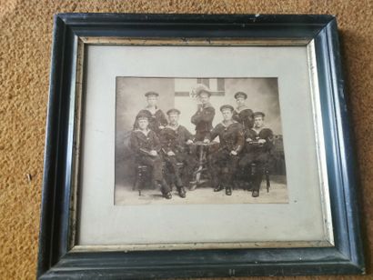 LOT DE TROIS PHOTOGRAPHIES ENCADREES (soldats...