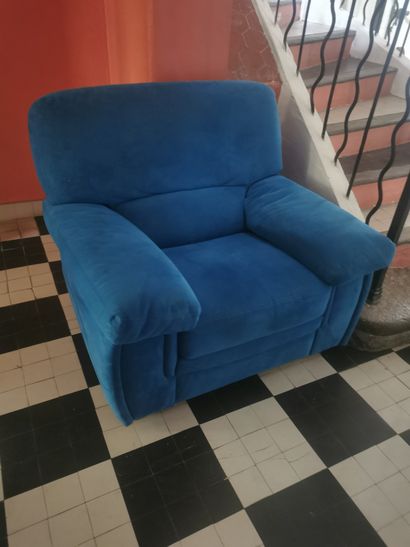 FAUTEUIL CLUB en velours vert, piétement...