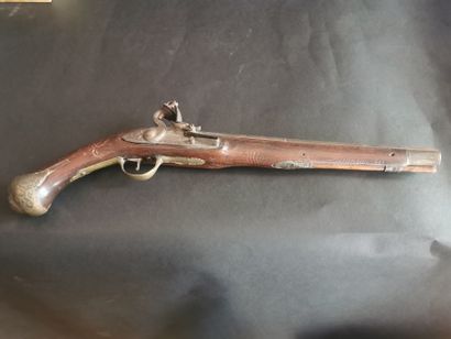 PISTOLET à silex, canon rond et platine en...