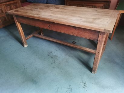 TABLE MAIE en chêne, entretoise en H

Dim...