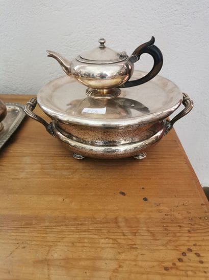 CHRISTOFLE

Un chauffe plat quadripode

On...