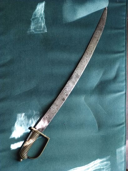 Un Sabre briquet 

de la marque Varnier ...
