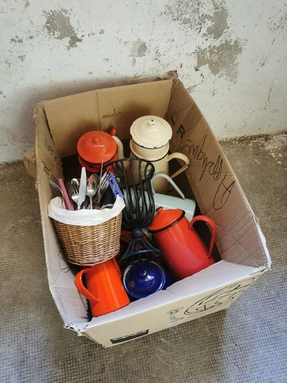 
Ensemble de vaisselle dépareillée, cantine...