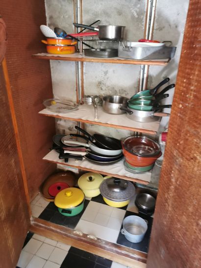 Dans la cuisine 

Interieur des placards...