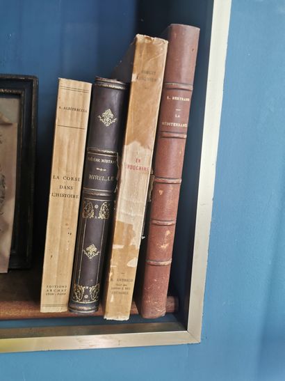 SERIE de livres régionalistes comprenant...