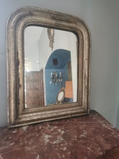 MIROIR en bois doré de style Louis- Philippe

On...