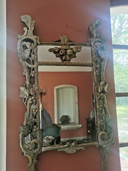 PETIT MIROIR à pareclose en bois sculpté...
