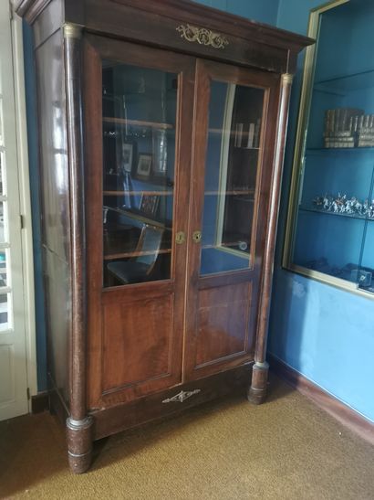 BIBLIOTHEQUE en bois de placage d'acajou,...