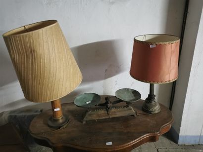 Un ensemble comprenant 

Deux lampes

Une...
