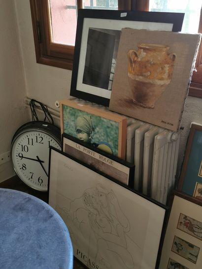Ensemble de reproductions, œuvres d'amateur,...