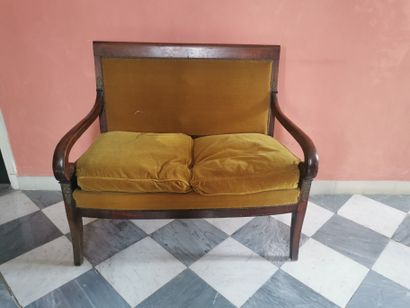 BANQUETTE en placage d'acajou dessous de...