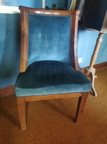PAIRE de chaises gondoles en noyer recouverte...