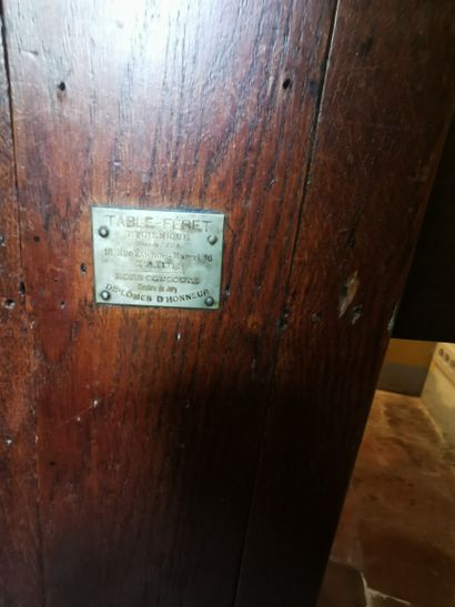 FERET

Table hygiénique en bois naturel moulure,...