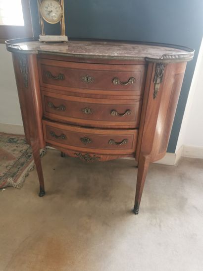 Commode demi lune en bois de plaquage à decors...