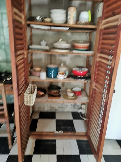 Dans la cuisine 

Interieur des placards...