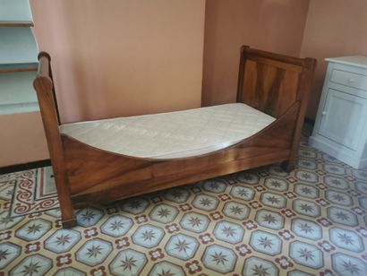 
Commode en noyer et plaquage de noyer de...