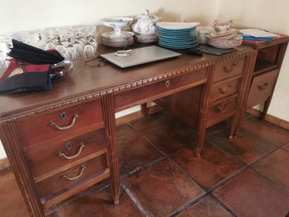 Bureau en chêne 1930

Hauteur 77 cm, largeur...
