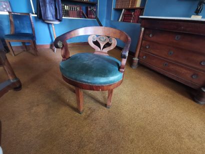 BUREAU plat de style Empire en noyer et placage...